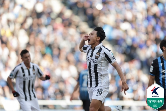 Cho Young-wook is happy to score a goal. /Photo = Courtesy of the Korea Professional Football League