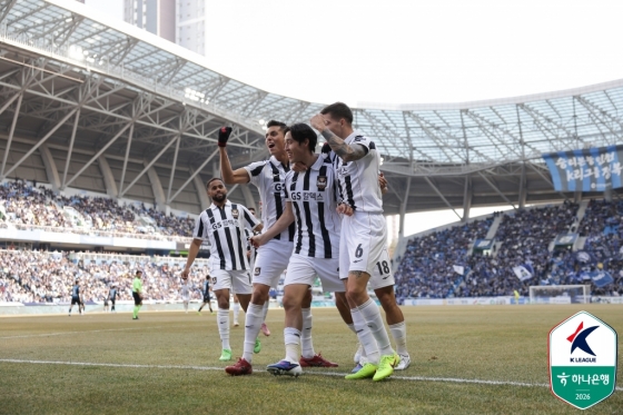 FC Seoul players are happy to score the first goal in the opening game of the "Hana Bank K League 1 2026" held at Incheon Football Stadium on the 28th. /Photo = Courtesy of the Korea Professional Football League