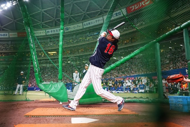 面对2月27日与中日龙队的比赛,正在进行击球训练的大谷翔平。 =照片=日本国家队官方网站。