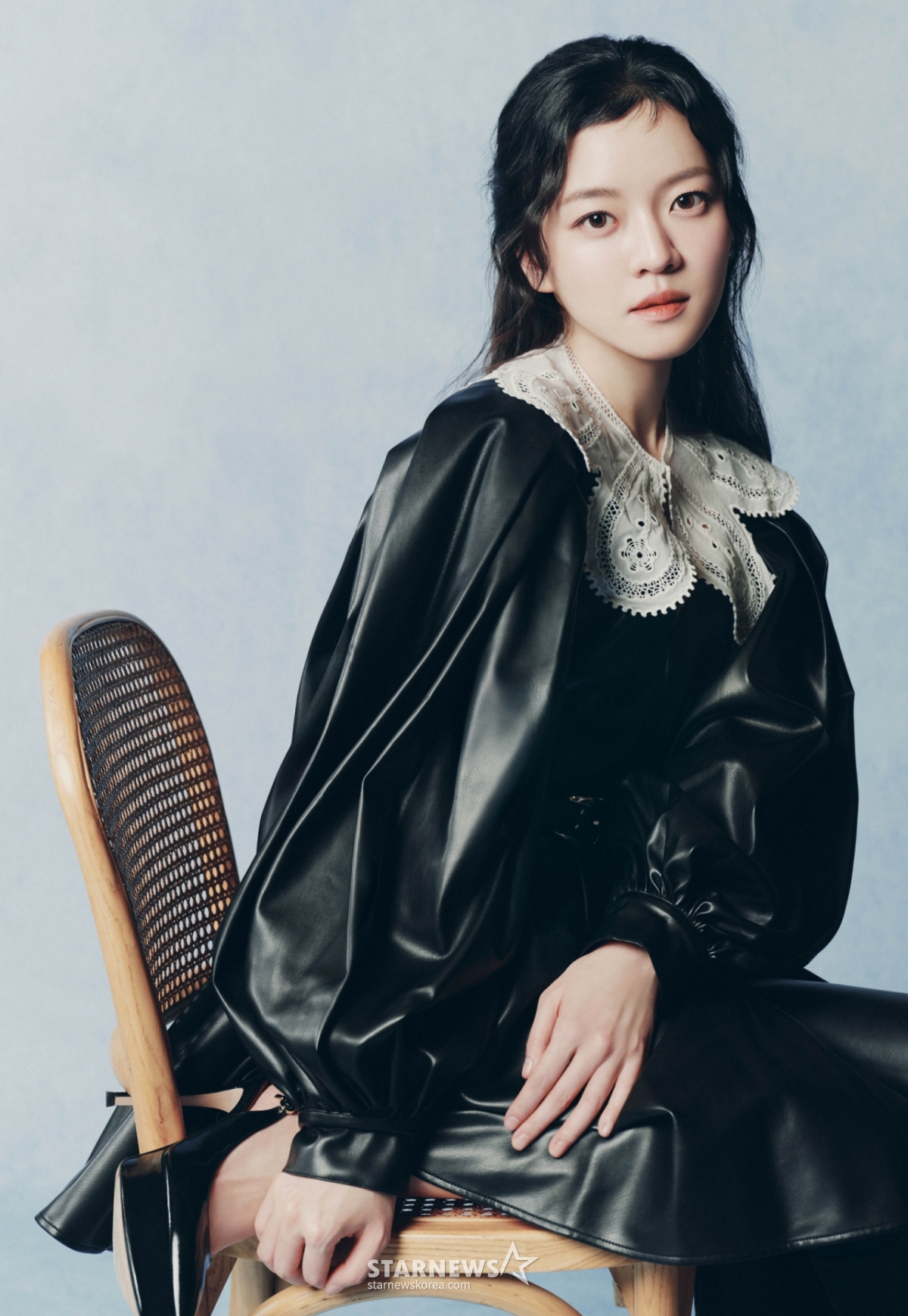 奈飞原创电影《帕凡纳》(导演李钟弼)的主演高雅星为25日进行的轮番采访摆出造型,供记者们拍照。 =Netflix 2026.02.25 / 照片=李东勋 photoguy@