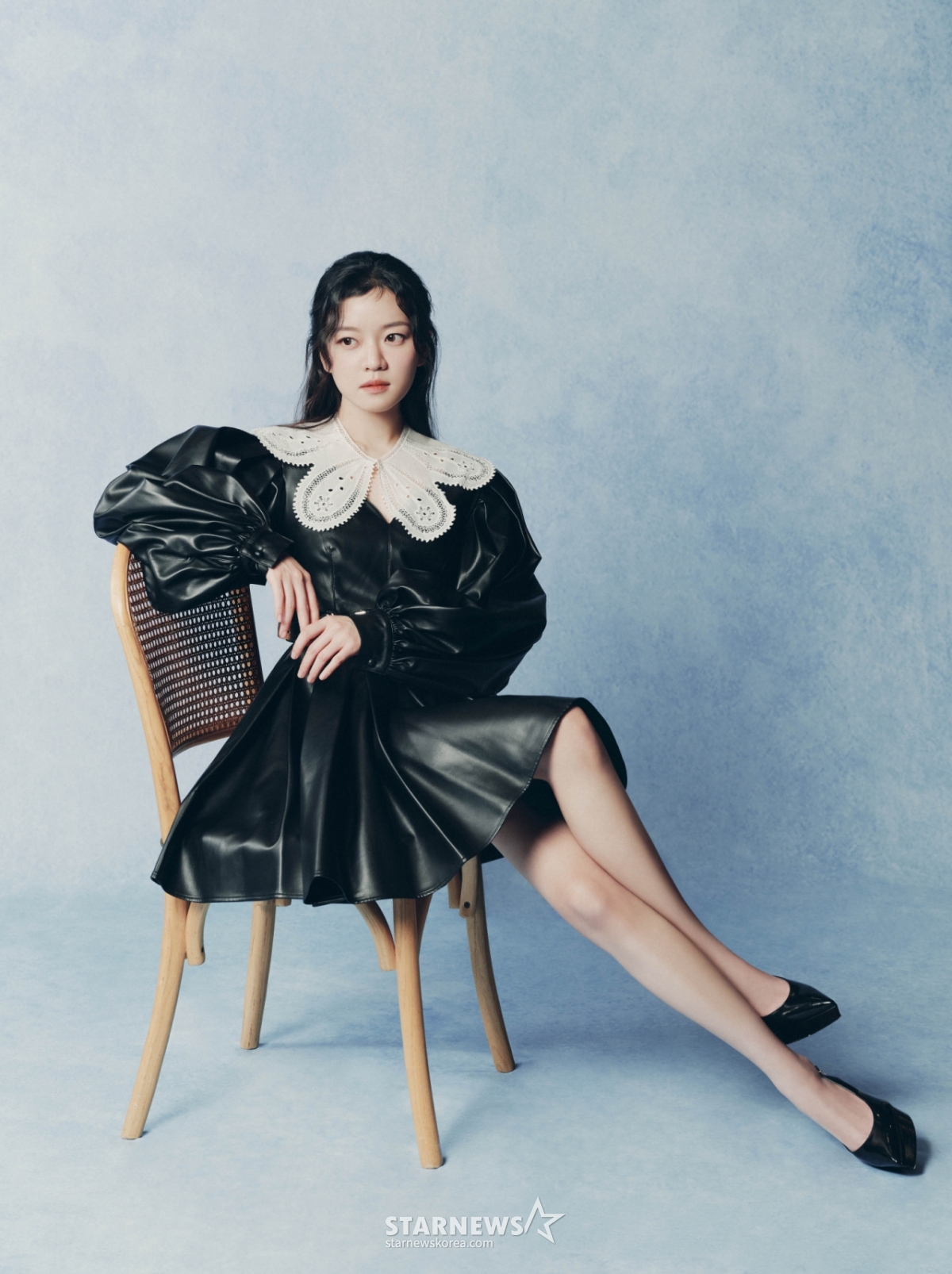 奈飞原创电影《帕凡纳》(导演李钟弼)的主演高雅星为25日进行的轮番采访摆出造型,供记者们拍照。 =Netflix 2026.02.25 / 照片=李东勋 photoguy@