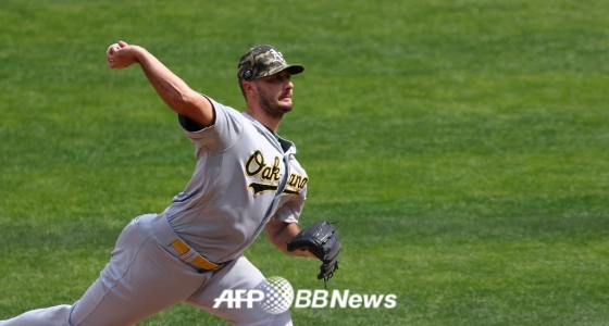 Burch Smith's pitching during the Oakland Athletics. /AFPBBNews=News1