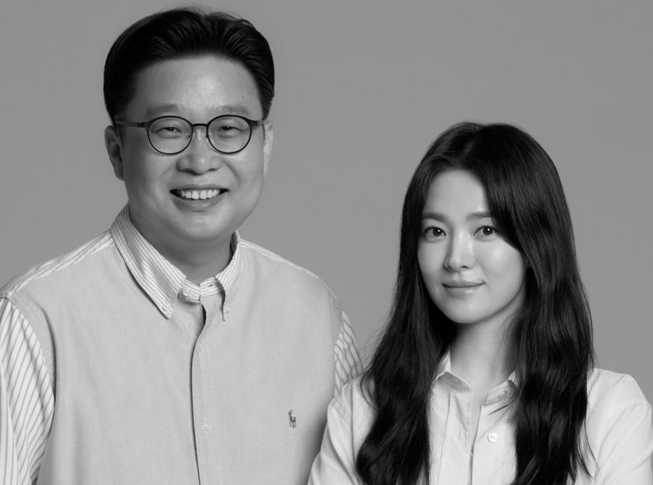 Professor Seo Kyung-duk and actress Song Hye-kyo