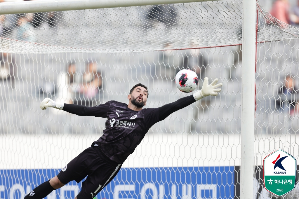 =龙仁FC外籍守门员诺沃。