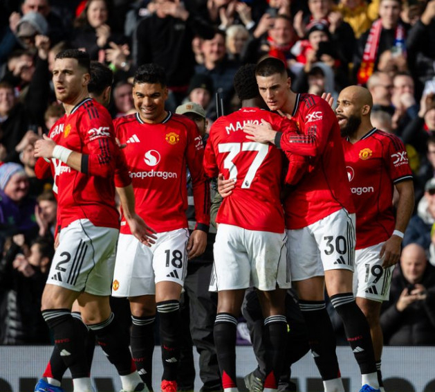 得分后高兴的曼联球员。 =照片=曼联官方SNS收尾。