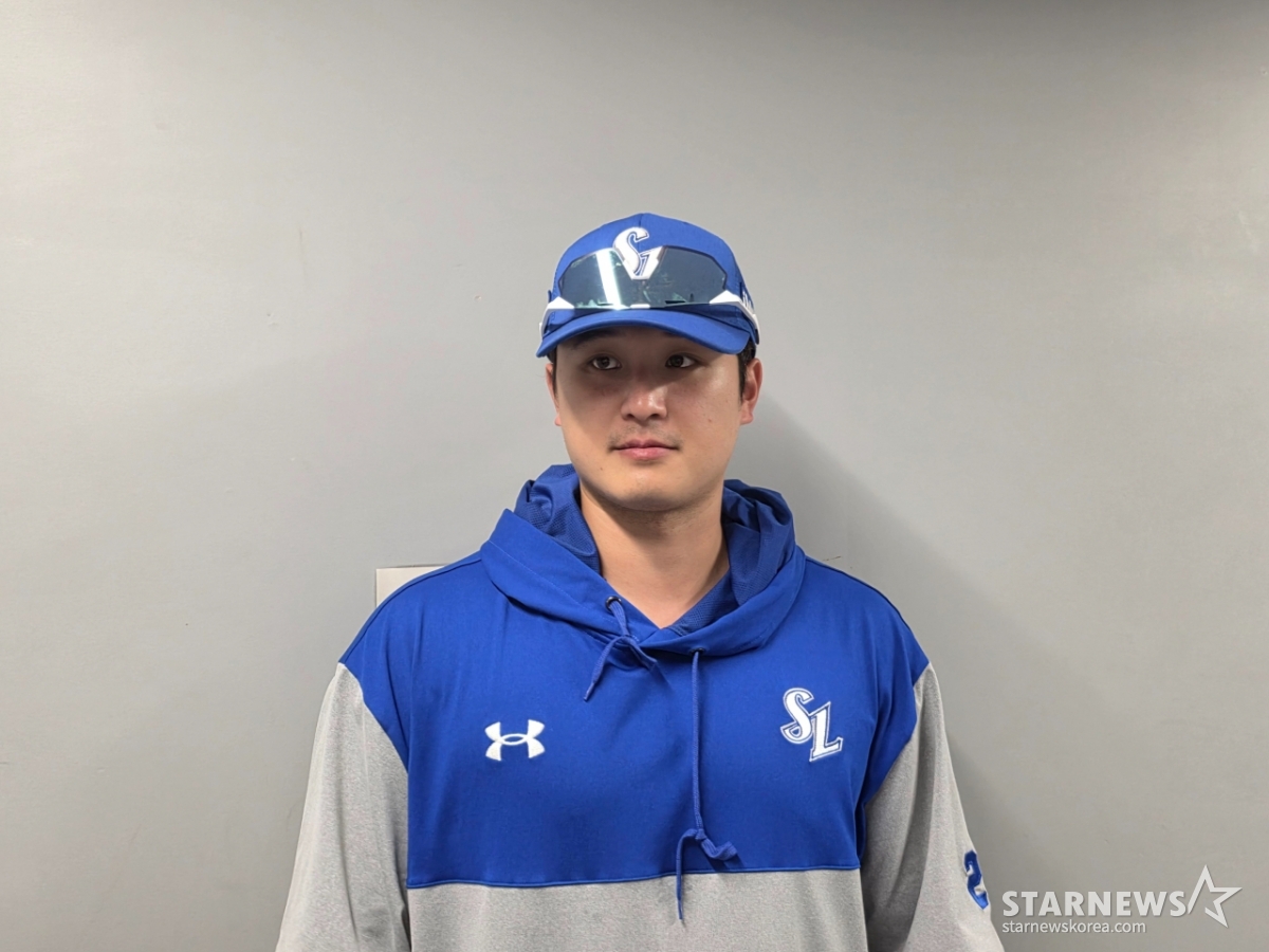 Choi Won Tae của Samsung đã có cuộc phỏng vấn với phóng viên sau trận đấu giữa Samsung và Yomiuri được tổ chức tại sân vận động Cellular ở Naha, Okinawa, Nhật Bản vào ngày 28 tháng 2. /Ảnh = Phóng viên Kim Dong Yoon