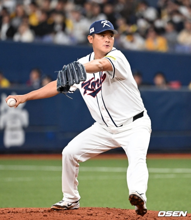 Noh Kyung-eun is pitching in the third inning of relief.