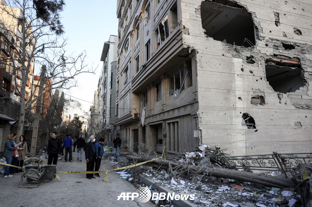 イランを狙った米国とイスラエルの攻撃を受けたイランのテヘランの建物。 /AFPBBNews=ニュース1