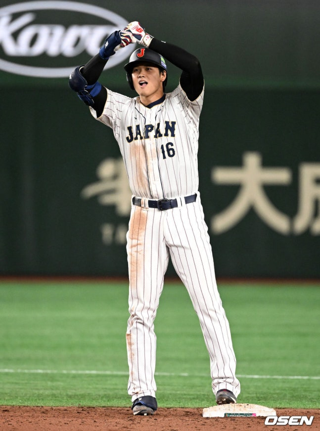 Ohtani is doing a pepper mill ceremony after hitting in the WBC in 2023. 