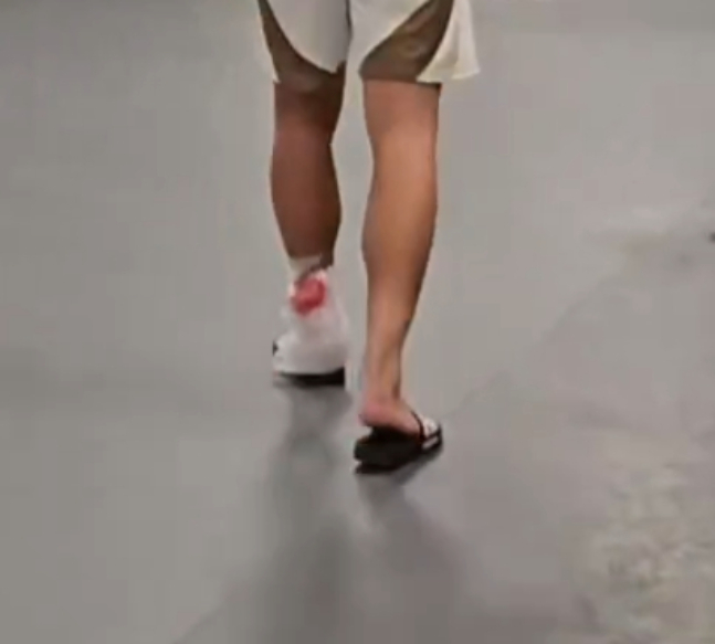 Local media suspected bleeding when a red color was seen on the back of Son Heung-min's left ankle, which was signing autographs for fans after the 2026 MLS second round away game against Houston Daimo FC at Shell Energy Stadium in Houston, Texas on the 1st (Korea time). /Photo = Capture MLS Move SNS