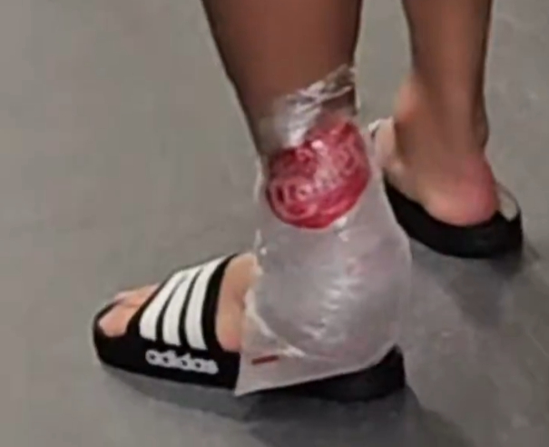 Local media suspected bleeding when a red mark was seen on the back of Son Heung-min's left ankle, which was signing autographs for fans after the 2026 MLS second round away game against Houston Daimo FC at Shell Energy Stadium in Houston, Texas on the 1st (Korea time). However, the mark turned out to be a sticker at the time. /Photo = Capture MLS Move SNS