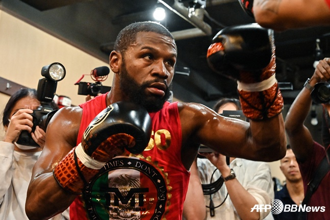 Floyd Mayweather. /AFPBBNews=News1