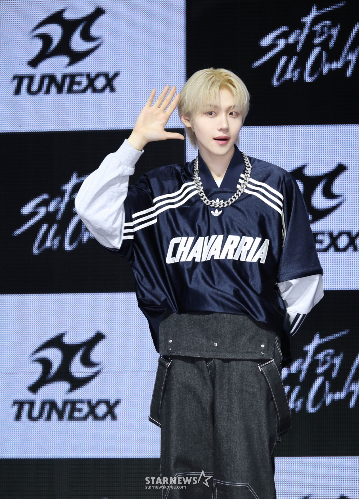 Chiều 3/5, Sihwan (TUNEX) - nhóm nhạc nam tân binh đang tạo dáng tại showcase kỷ niệm phát hành mini album đầu tay Set By Us Only diễn ra tại Yes24 Live Hall, quận Gwangjin, Seoul.  Album lần này có tổng cộng 4 ca khúc, bao gồm ca khúc chủ đề We Live Always, 100%', Obsessed và Twenty Something. /2026.03.03 /Ảnh = Photoguy@ Lee Dong Hoon