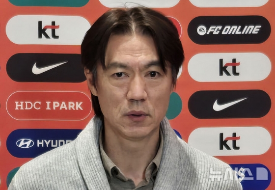 他就是韩国国家足球队主教练洪明甫。 =照片=newsis。