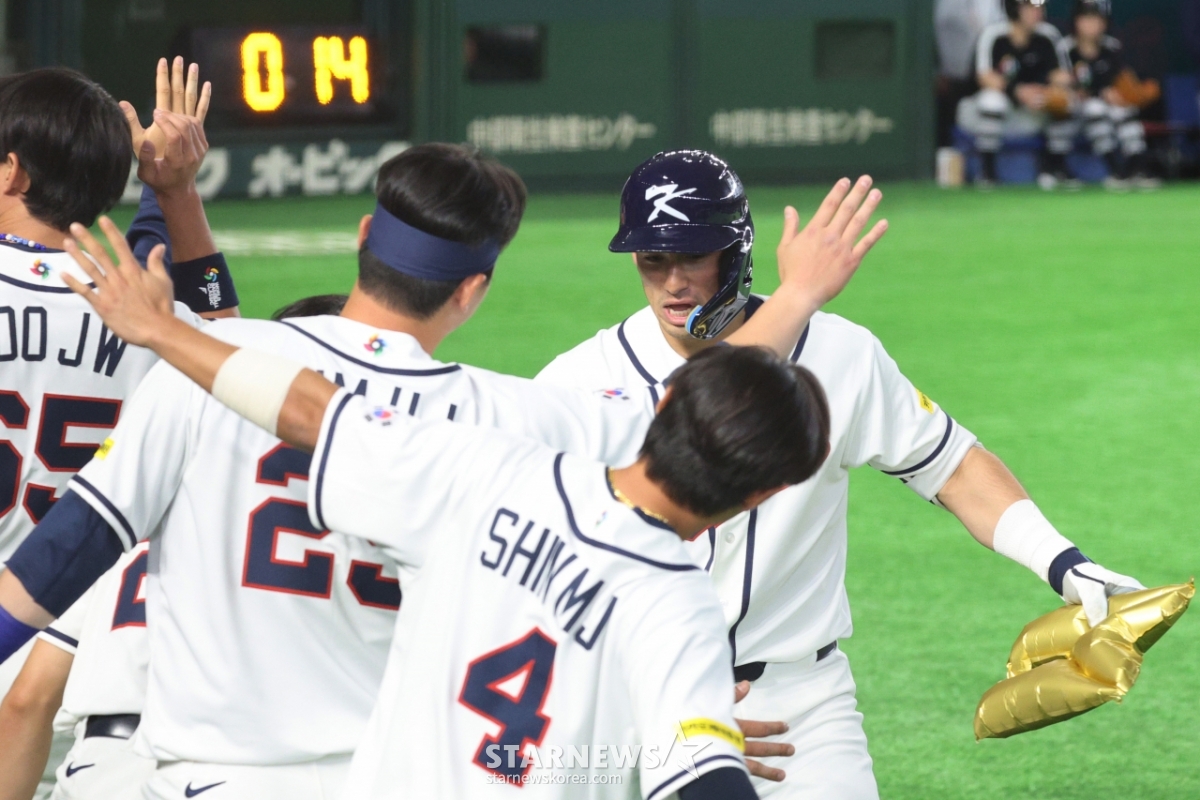 [포토]'연타석포' 신고하는 위트컴