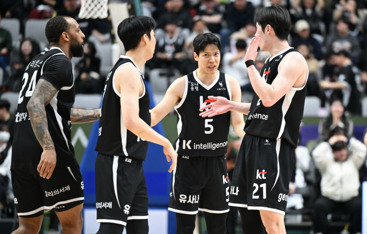 '460일 만에' 9연패 천적 잡았다... '6강 사수' KT, 2위 SK 11점 차 격파 '윌리엄스 3점 7개 폭발' [수원 현장리뷰]