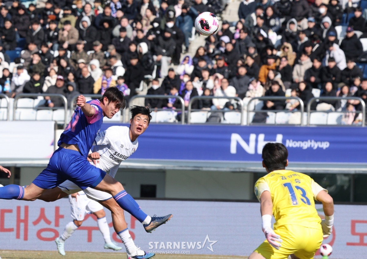 [포토] 김지현, 헤더로 첫 골 작렬