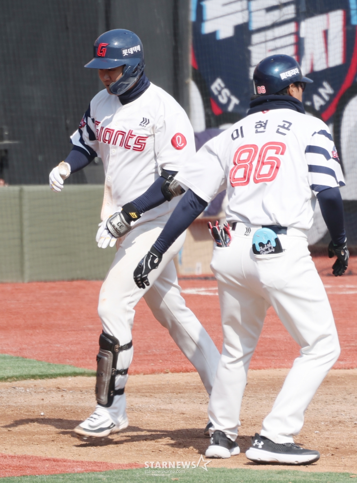 [포토] 손호영 '시범경기 무패 도전'
