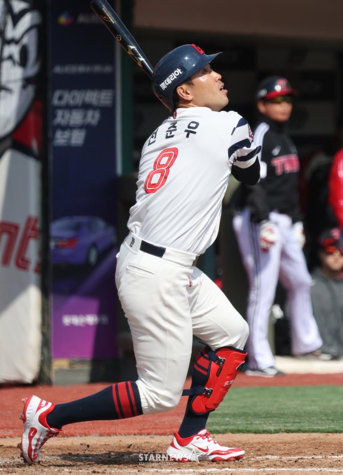 [포토] 전준우 '너무 떴나'