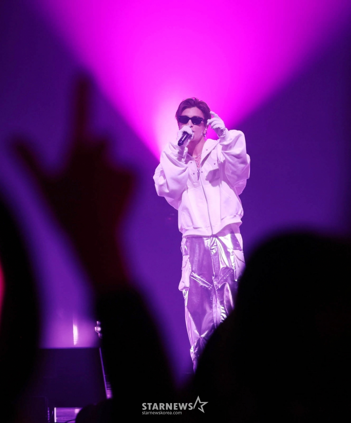 이와타 타카노리 '핑크한 무대'[★포토]