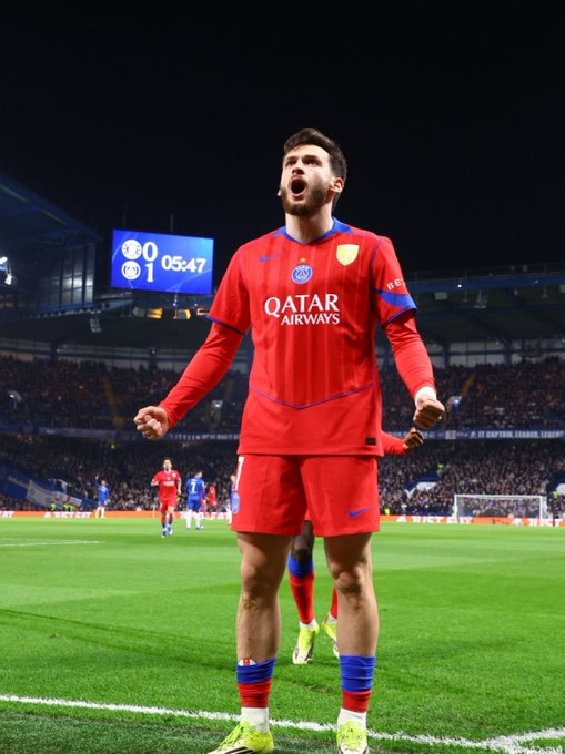 Khvitsa Kvaratshelia roars after scoring the first goal in the second round of the UCL round of 16 of the 2025-2026 season at Stampford Bridge in London, England on the 18th (Korea Standard Time). /Photo = Paris Saint-Germain (PSG) Official Social Network Service (SNS)
