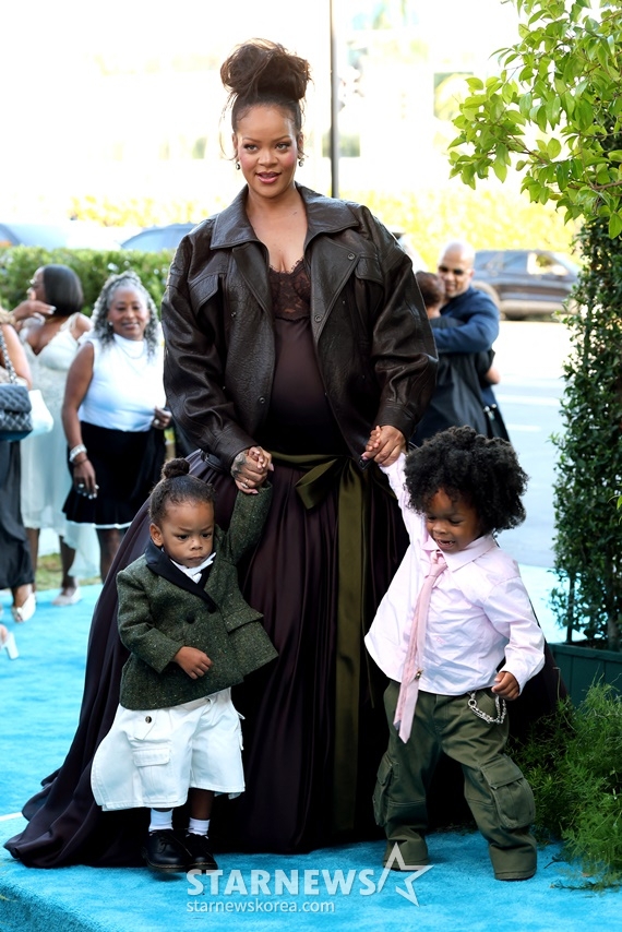 Rihanna and her children //Photo=/AFPBBNews=News1=Star News