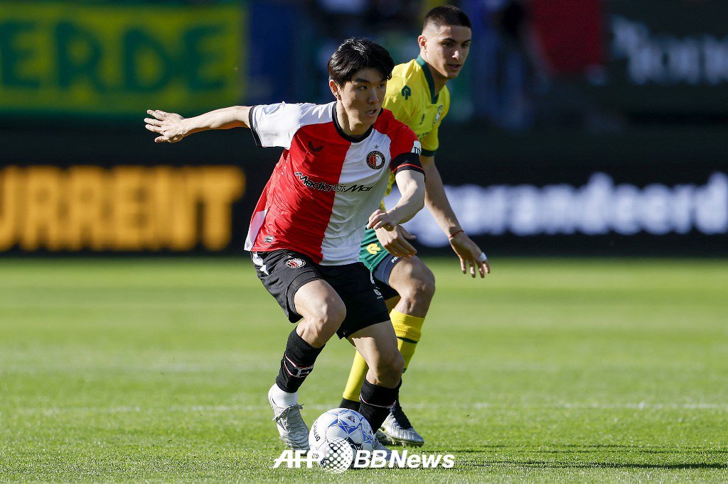 费耶诺德黄仁范。 =法新社BBNews=新闻1。