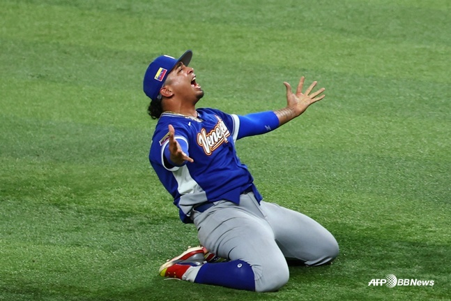 ベネズエラの抑え投手ダニエル·パレンシアが17日（現地時間）、2026WBC米国と決勝戦で勝利を確定した後、喜んでいる。  /AFPBBNews=ニュース1