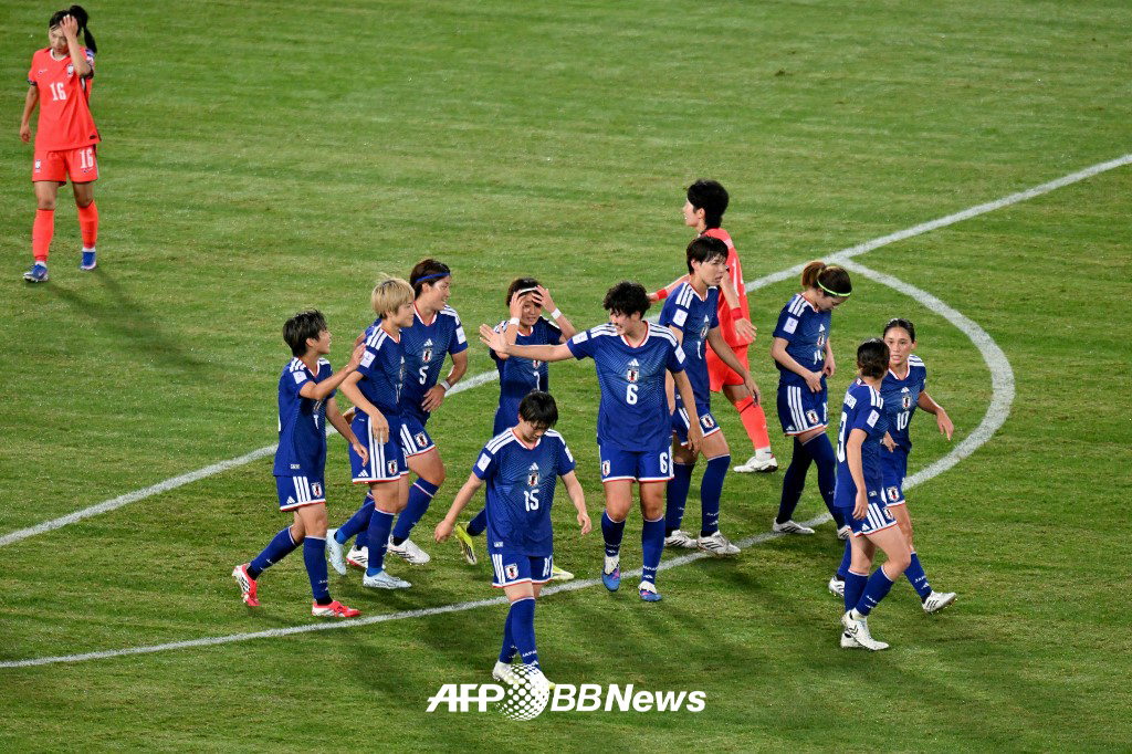 图为，18日在澳大利亚悉尼举行的2026年亚足联女子亚洲杯4强赛韩国队和日本队的比赛现场。 =法新社BBNews=新闻1。