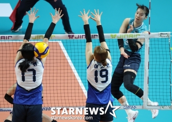Yoshiyeon (far right). /Photo = Senior Reporter Kim Jin-kyung