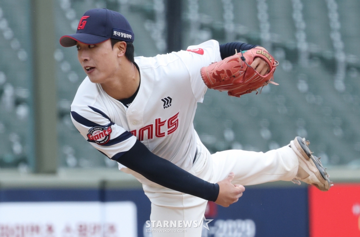 '와' 롯데 대박! 2R 신인 첫해부터 최준용-김원중 앞에 서나, 사령탑도 미소 "굉장히 잘 던져... 필승조로도 생각 중"