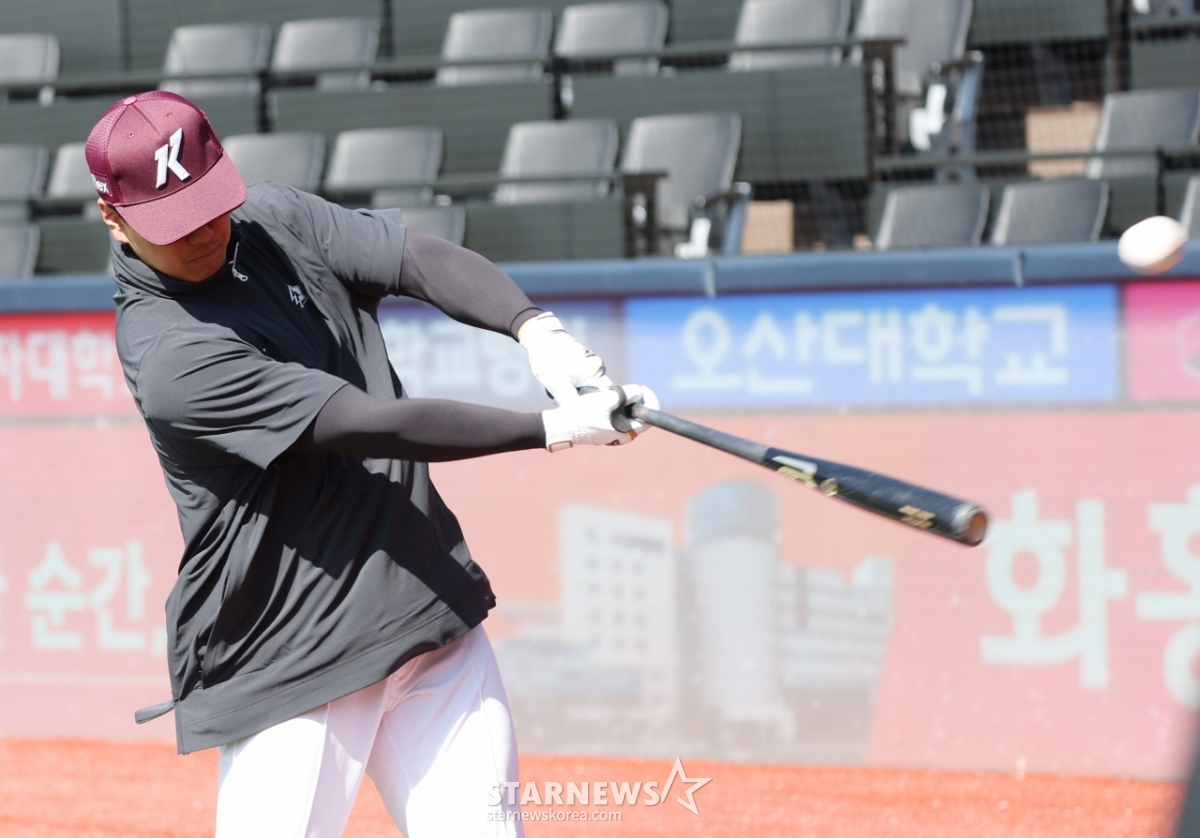 [포토] 김건희 '콘택트는 좋은데...'