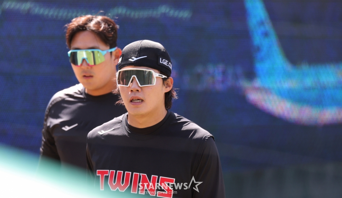 [포토]'우리 눈은 소중하니까' 임찬규와 손주영