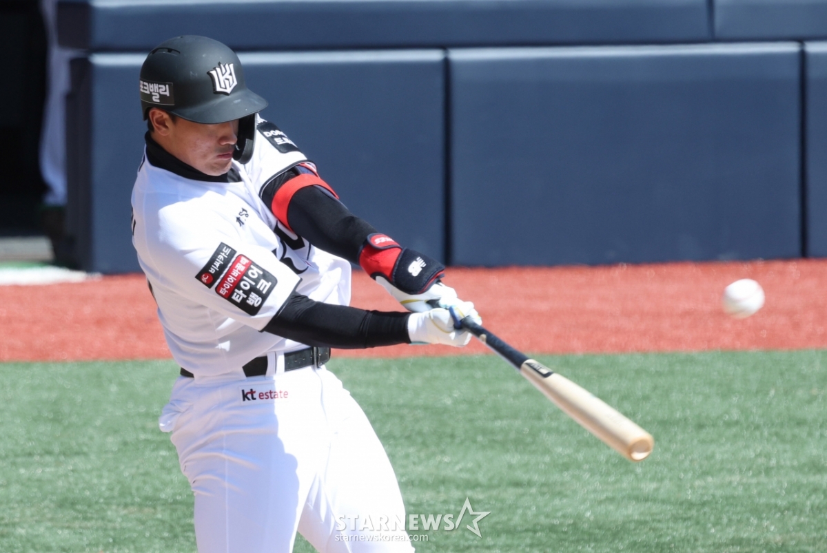 [포토] 안현민, 홈런포로 KBO 복귀 신고