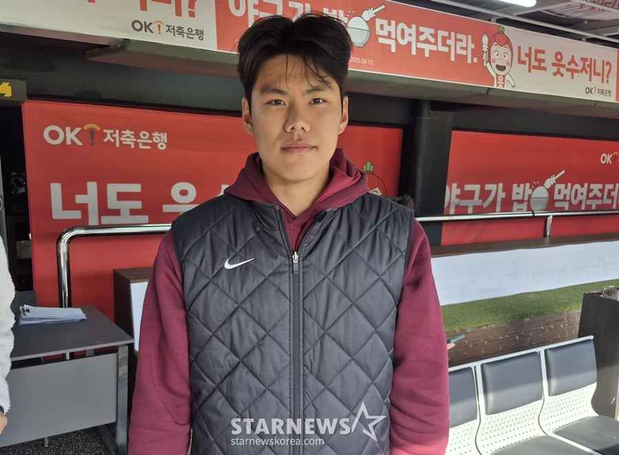 Kiwoom pitcher Kim Yoon-ha is interviewing KT after an exhibition game on the 19th. /Photo = Reporter Shin Hwa-seop