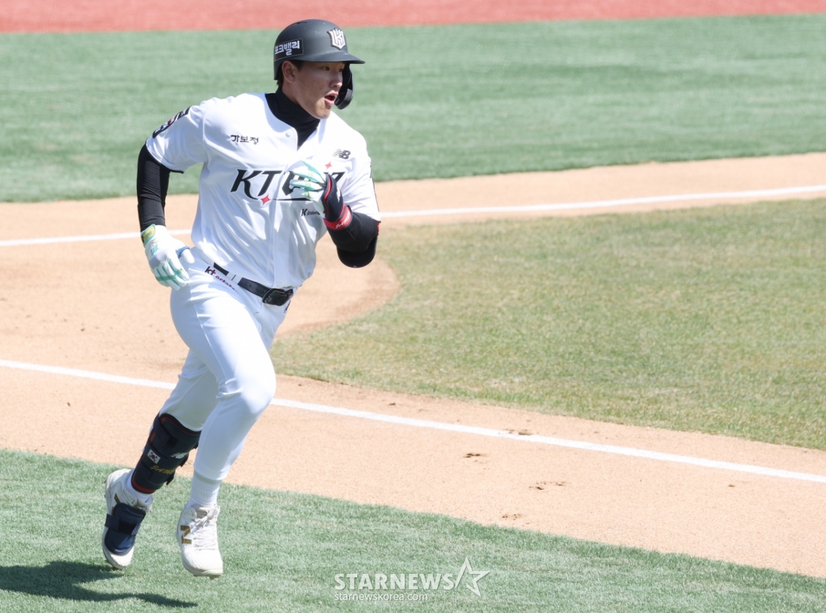 [포토] 안현민 '멀티히트 좋아'