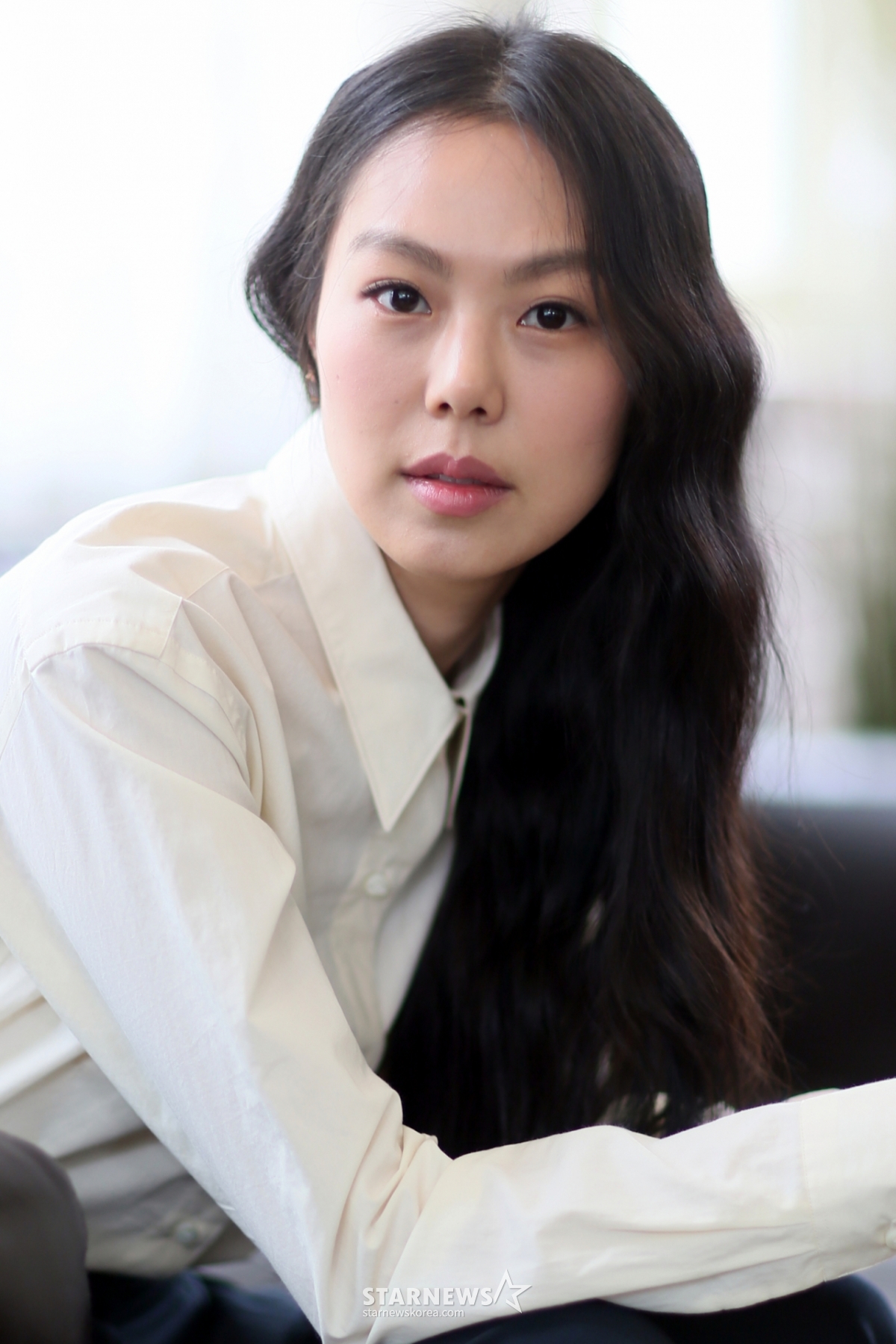 1년만에 다시..유모차 미는 '엄마' 김민희와 흰머리 홍상수 포착 [스타이슈]