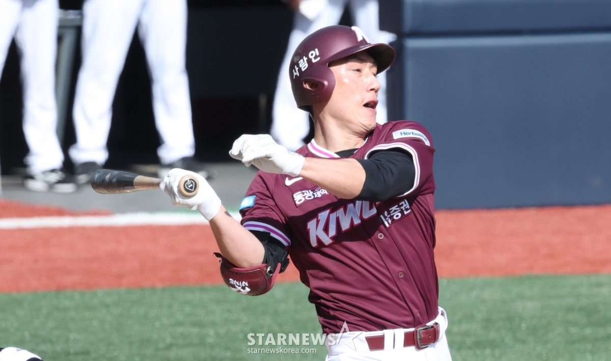 [포토] 서건창 '대타로 나와 역전 2루타'