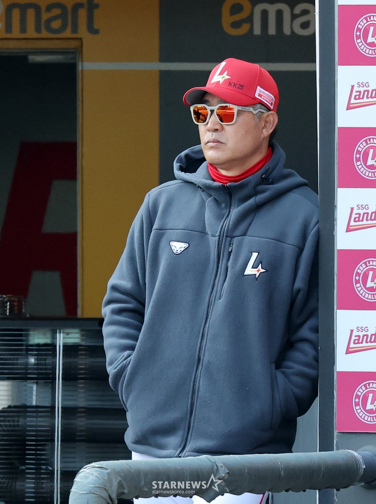 [포토]'LG전 지휘하는' 이숭용 감독