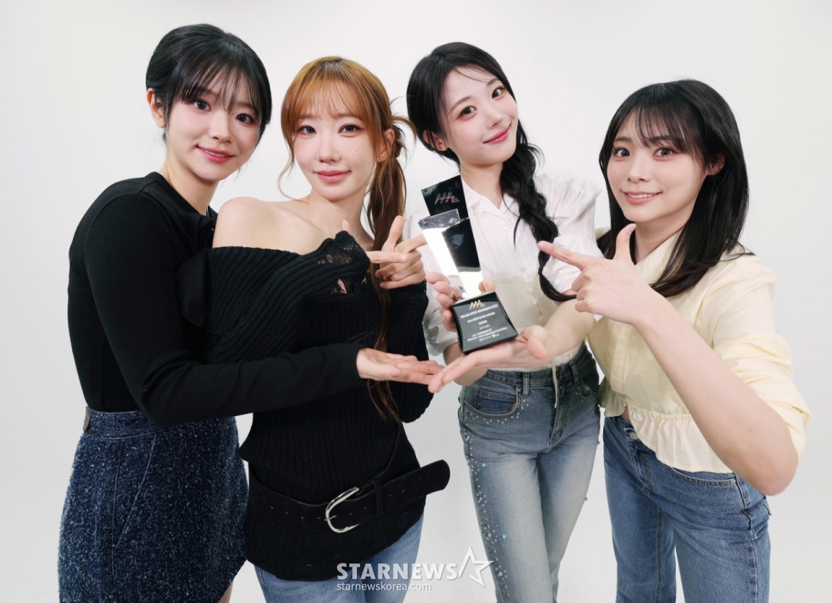 Band QWER Chartan, Magenta, Hina, Siyeon / Photograph = Reporter Lee Dong-hoon