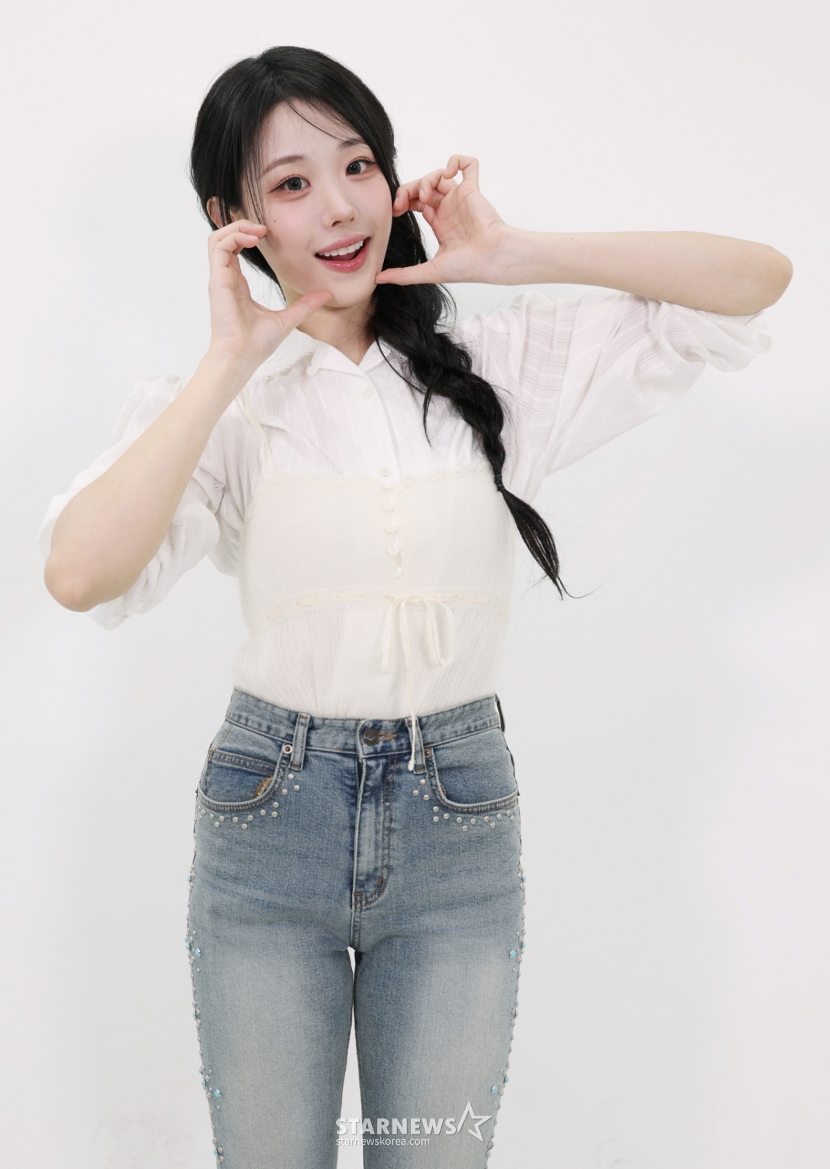 Группа QWER Hina / Фото = репортер Ли Дон Хун