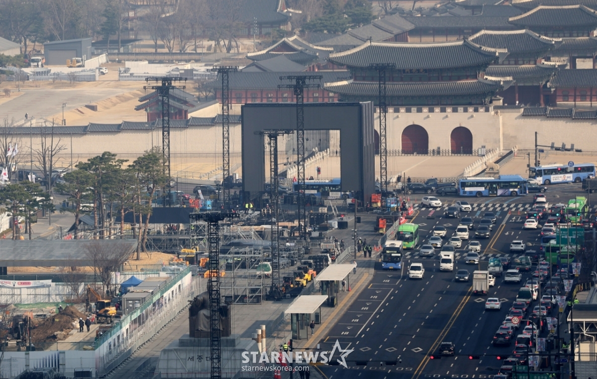On the morning of March 17, four days before the BTS's full comeback performance, the stage installation work is underway at Gwanghwamun Square in Seoul.  /Photo = News 1