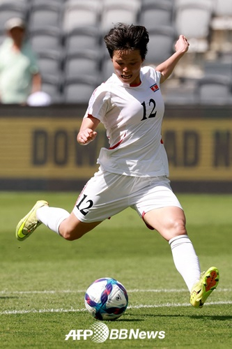 Hong Seong-ok, a striker for the North Korean women's soccer team. /AFPBBNews=News1