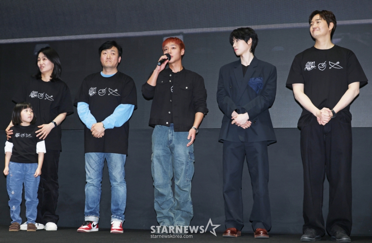 17日下午,演员金秀珍、李浚赫、朴志训、金敏、刘智泰参加了在首尔江南区Megabox Coex举行的电影《与王生活的男人》突破千万感谢舞台问候活动。 /2026.03.17 / 照片=李东勋 photoguy@