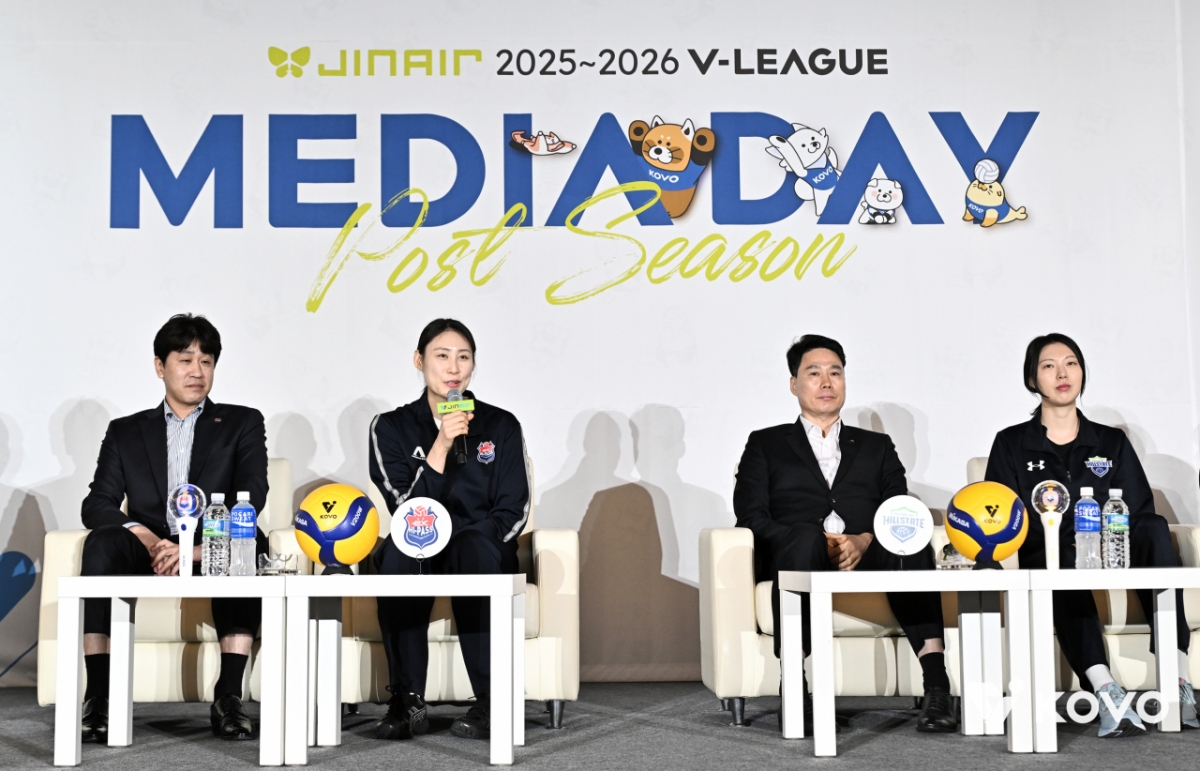 Kim Jong-min (from far left) of Korea Expressway Corporation, Bae Yu-na, Hyundai Engineering &amp; Construction's Kang Sung-hyung and Yang Hyo-jin attended Jin Air 2025-2026 V-League Media Day held at Hotel Rivera Cheongdam in Gangnam-gu, Seoul on the 20th. /Photo = Courtesy of the Korea Volleyball Federation (KOVO)