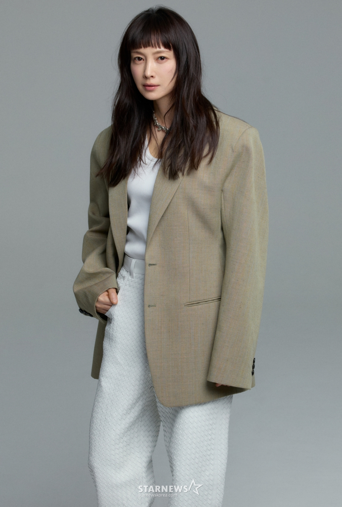 Актриса драмы ЕНА «Ты» Ли На Ён позирует для круглого интервью, которое состоялось 11-го числа в Самчхон-дон, Чонно-гу, Сеул. /Фото = Eiden Nine / 2026.03.11 /Фото = Ким Хви Сон hwijpg@