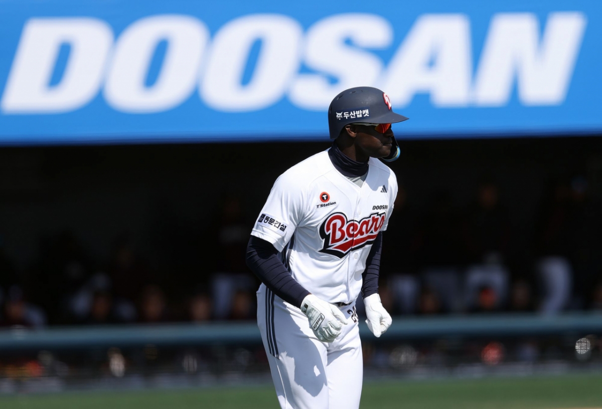 '이럴수가' 지는 법 잊은 롯데가 처음 무너졌다, 그래도 김태균 KKKKKK 깜짝 눈도장!... 두산 카메론은 2G 연속 사직 담장 넘겼다