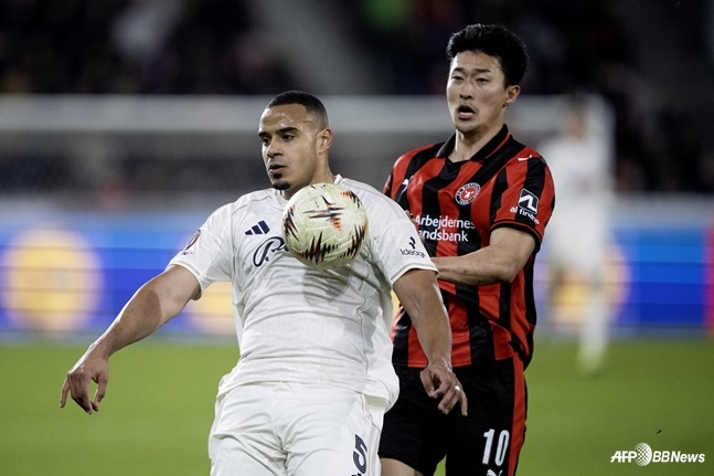 赵奎成（右）。 =法新社BBNews=新闻1。