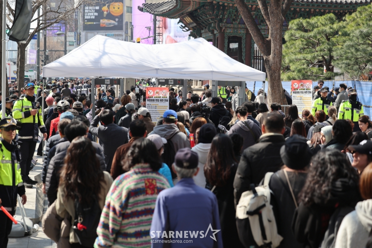 (Seoul = News1) Reporter Park Ji-hye = A crowd of citizens are gathered in Gwanghwamun, Seoul on the 21st ahead of the group BTS's Gwanghwamun performance 'BTS Comeback Live: Arirang' (BTS THE COMEBACK LIVE ｜ ARIRANG).  2026.3.21/News1 Copyright © News1. All rights reserved. Unauthorized reproduction and redistribution, and prohibition of using AI learning. /Photo = (Seoul = News 1) Reporter Park Ji-hye