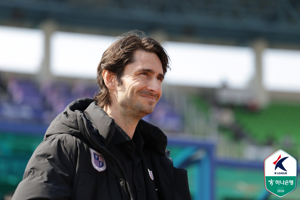 Huấn luyện viên Gerrard Nus của Paju FC. /Ảnh = Liên đoàn bóng đá chuyên nghiệp Hàn Quốc cung cấp